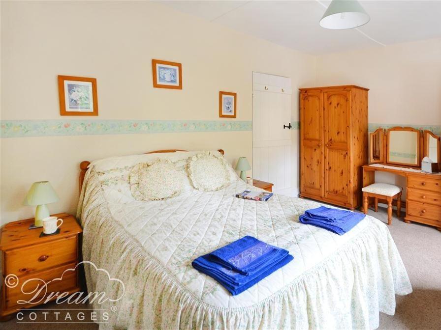 Brickyard Cottage Moreton  Экстерьер фото